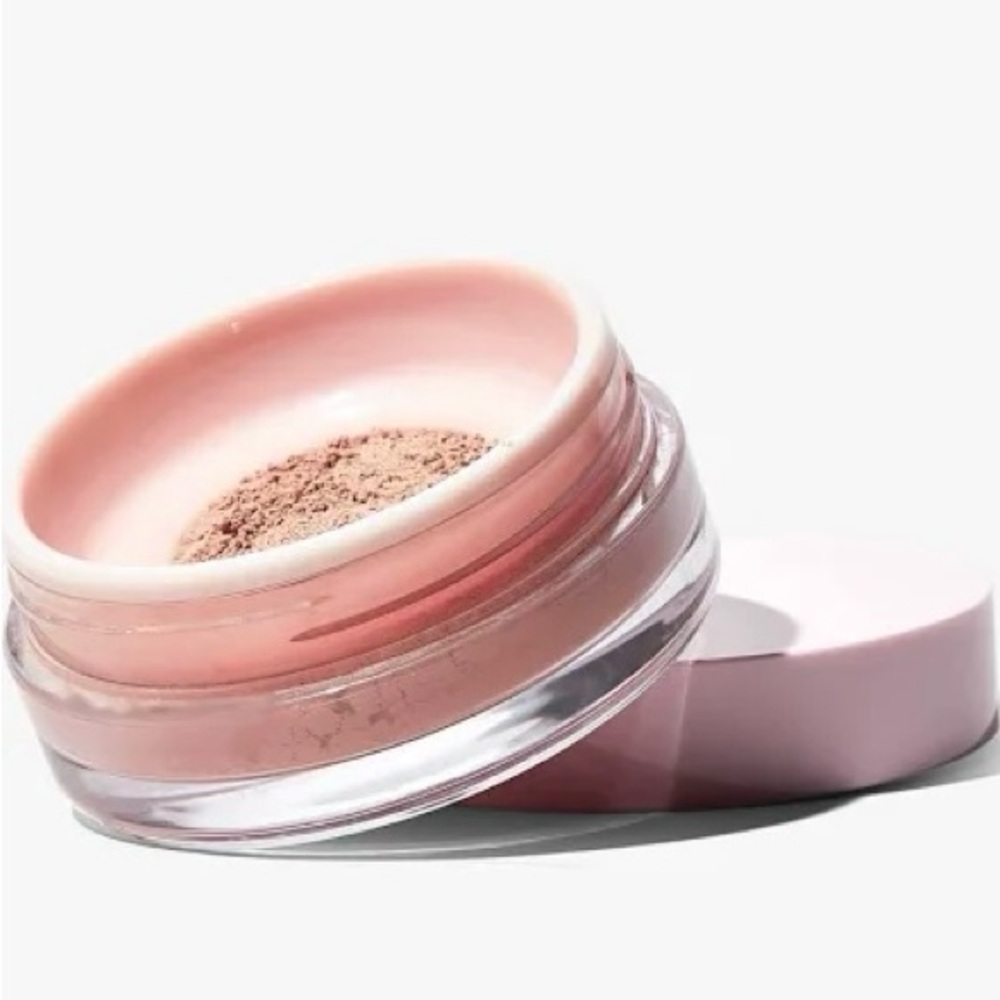NIB Glossier Wowder Shade G8-10 Sold Out